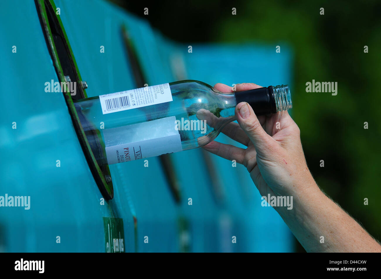 Le recyclage à l'bottle bank Banque D'Images