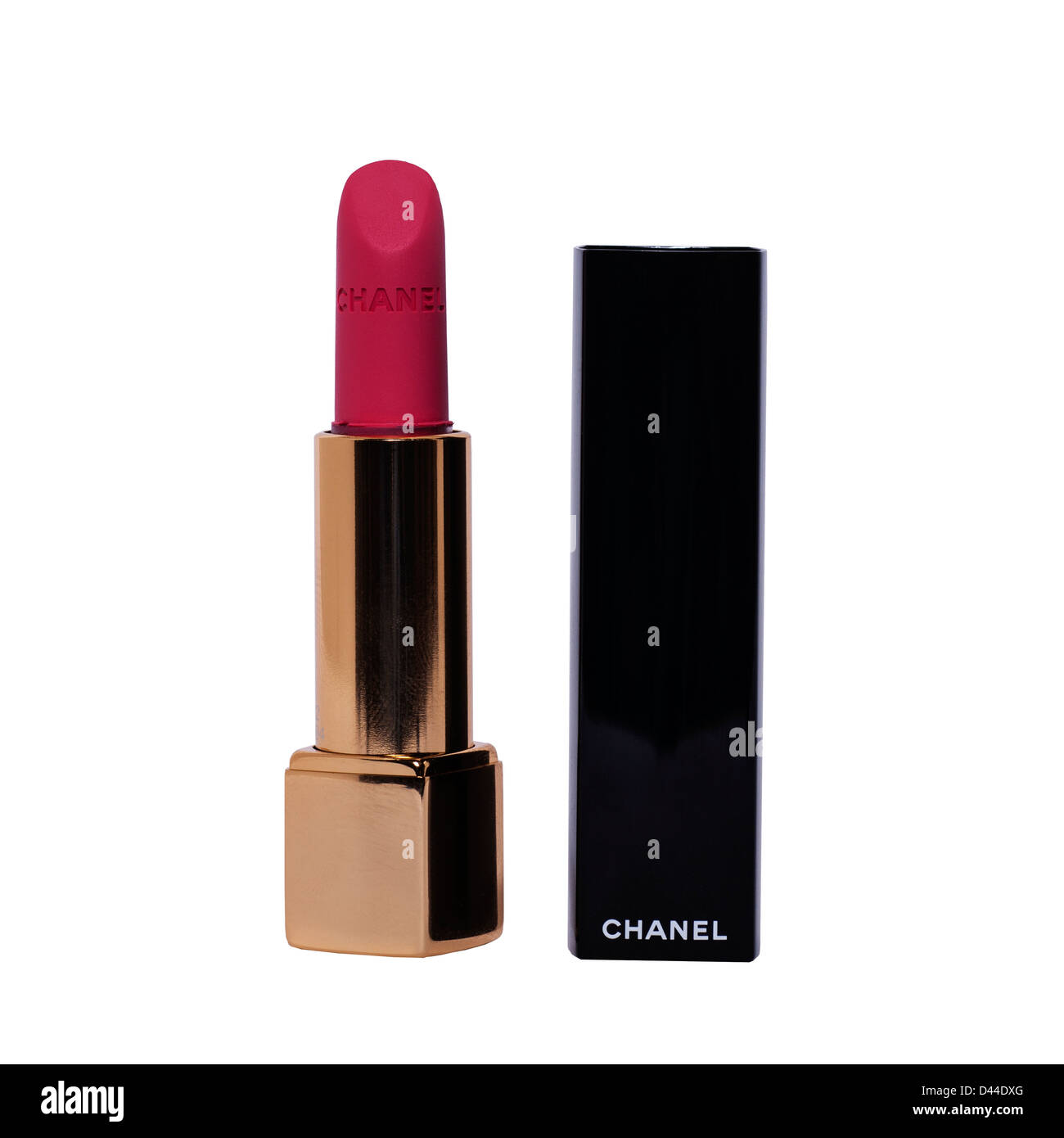 Un rouge à lèvres Chanel sur fond blanc Banque D'Images
