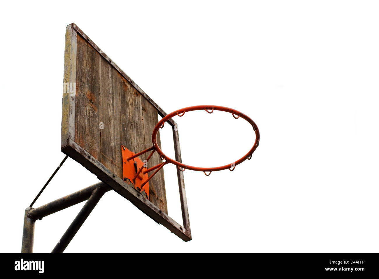 Basket-ball de rue. Ancien panier de basket-ball et un back office sur un fond blanc. Banque D'Images