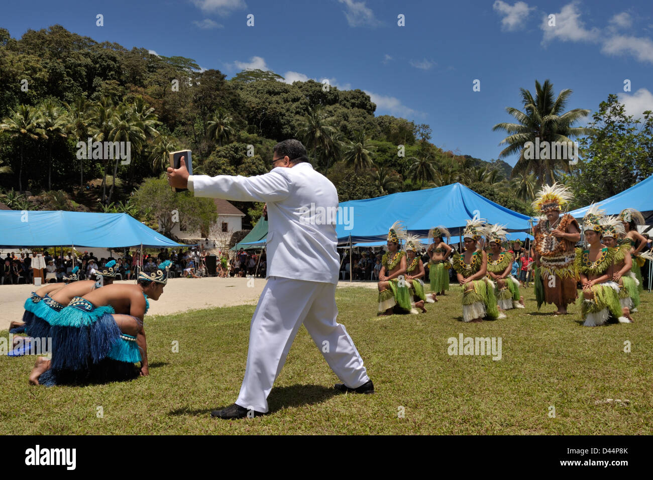 L'arrivée des missionnaires chrétiens le, la performance finale en la fête de l'Évangile dans les îles Cook. Banque D'Images