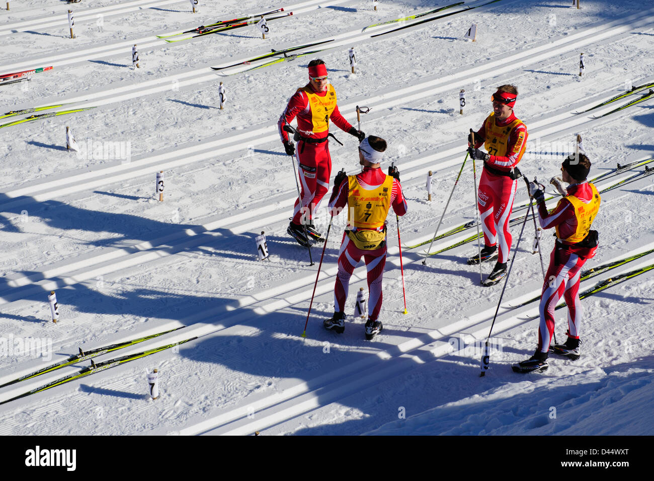 Une piste de ski équipe avant l'Bieg Piastow race, de Jakuszyce, Pologne. Banque D'Images