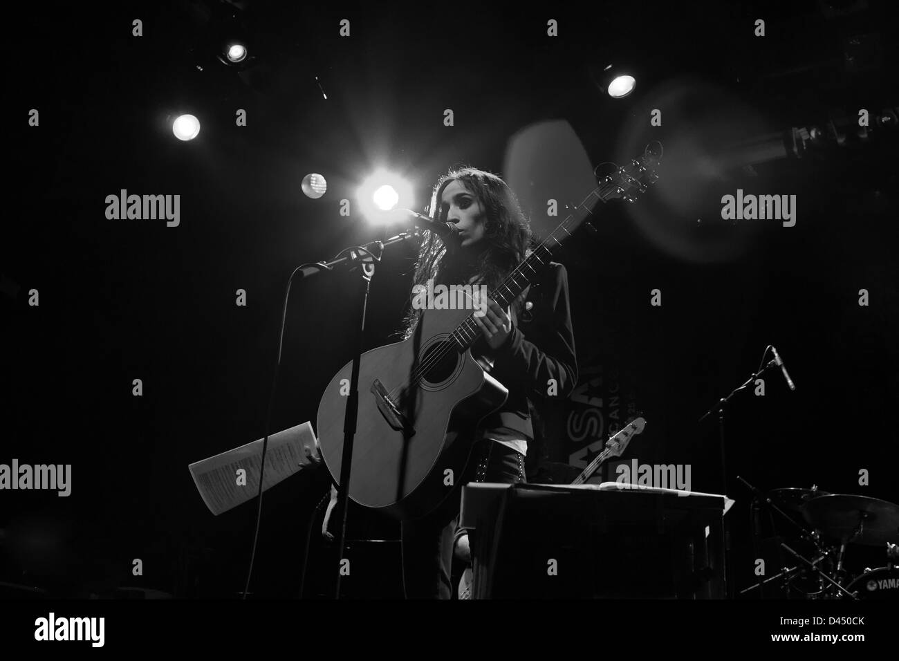 La cantante Ivette Nadal durante su concierto en la Sala Luz de Gas de Barcelona, en el ciclo de conciertos de Barnasants Banque D'Images