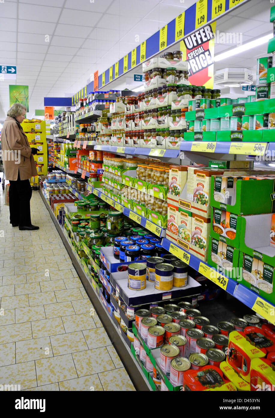 À l'intérieur d'un magasin Lidl supermarché interior Banque D'Images