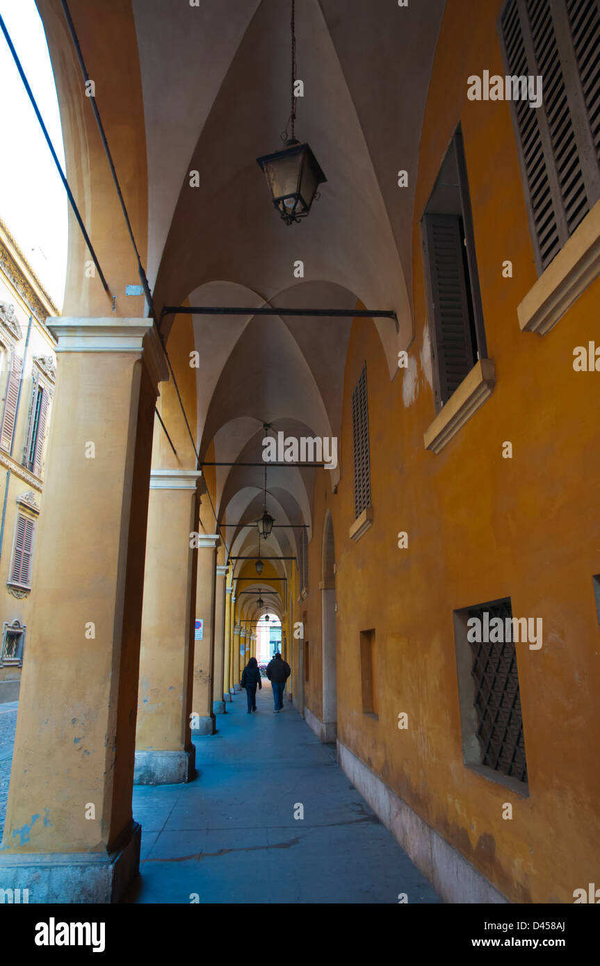 Les sentiers des portiques couverts du centre ville de Modène Émilie-Romagne Italie Europe centrale Banque D'Images