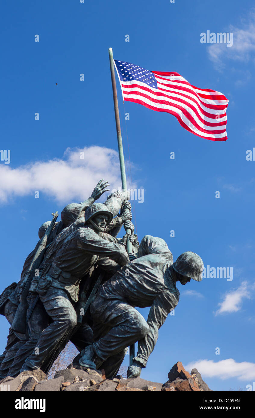 ARLINGTON, VIRGINIA, USA - Iwo Jima U.S. Marine Corps War Memorial À Rosslyn, une cérémonie militaire à la statue. Banque D'Images