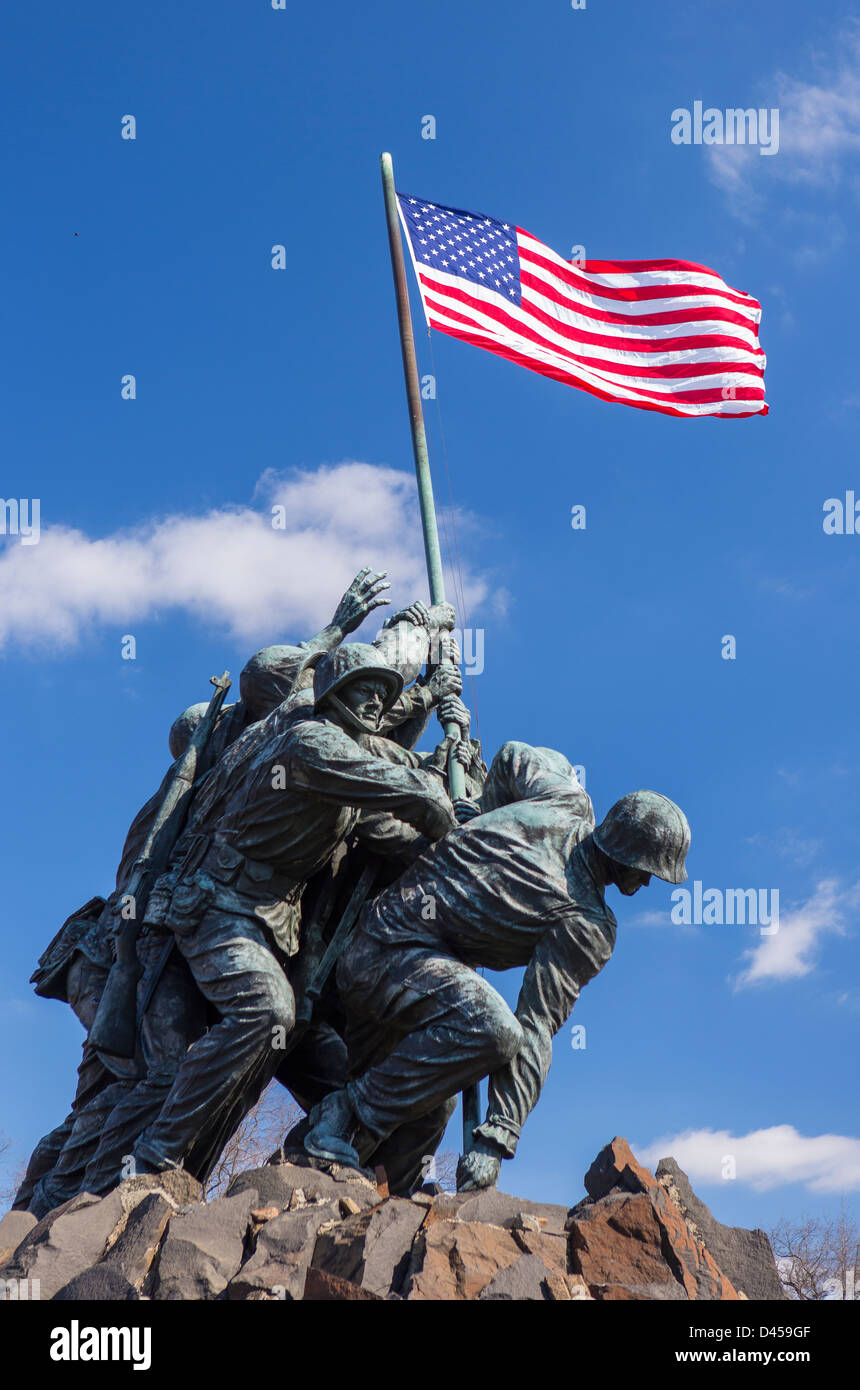 ARLINGTON, VIRGINIA, USA - Iwo Jima U.S. Marine Corps War Memorial À Rosslyn, une cérémonie militaire à la statue. Banque D'Images