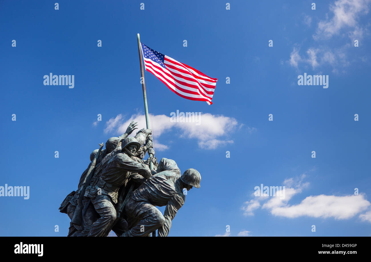 ARLINGTON, VIRGINIA, USA - Iwo Jima U.S. Marine Corps War Memorial À Rosslyn, une cérémonie militaire à la statue. Banque D'Images
