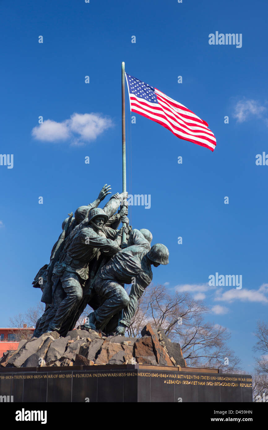 ARLINGTON, VIRGINIA, USA - Iwo Jima U.S. Marine Corps War Memorial À Rosslyn, une cérémonie militaire à la statue. Banque D'Images