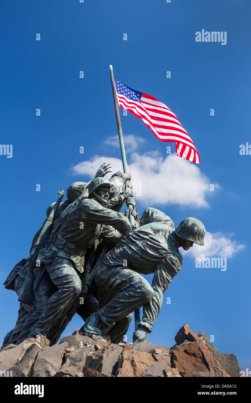 ARLINGTON, VIRGINIA, USA - Iwo Jima U.S. Marine Corps War Memorial À Rosslyn, une cérémonie militaire à la statue. Banque D'Images
