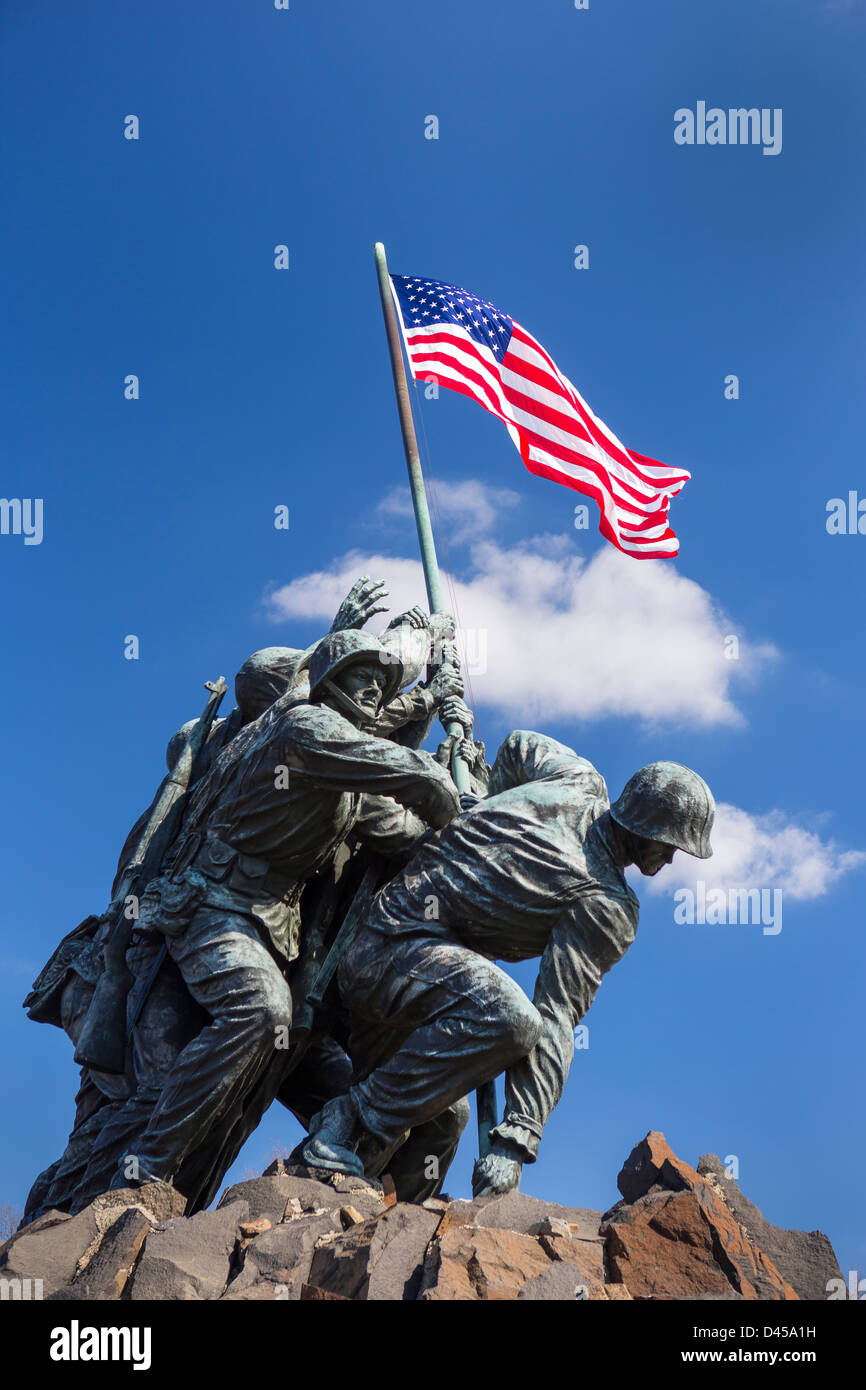 ARLINGTON, VIRGINIA, USA - Iwo Jima U.S. Marine Corps War Memorial À Rosslyn, une cérémonie militaire à la statue. Banque D'Images