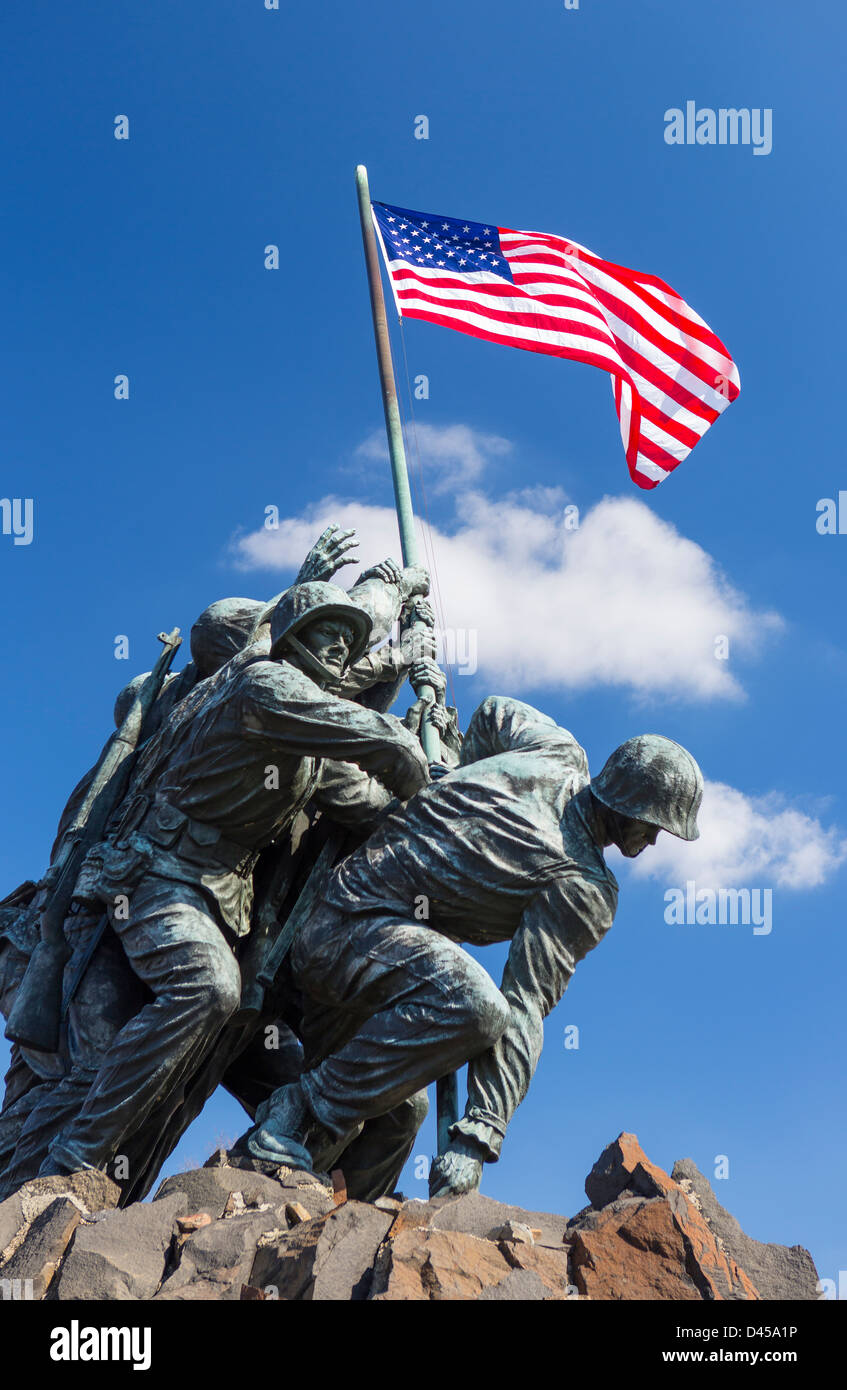 ARLINGTON, VIRGINIA, USA - Iwo Jima U.S. Marine Corps War Memorial À Rosslyn, une cérémonie militaire à la statue. Banque D'Images