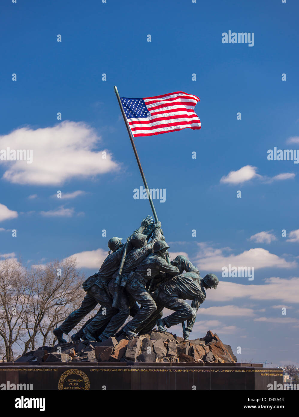 ARLINGTON, VIRGINIA, USA - Iwo Jima U.S. Marine Corps War Memorial À Rosslyn, une cérémonie militaire à la statue. Banque D'Images