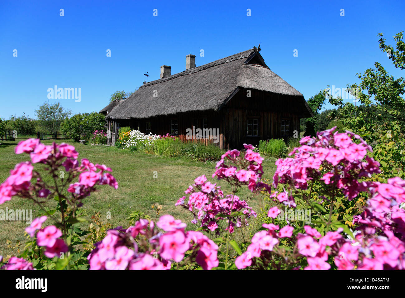 Ancienne maison de pêcheur à Latvian Ethnographic musée en plein air, près de Riga, Lettonie Banque D'Images
