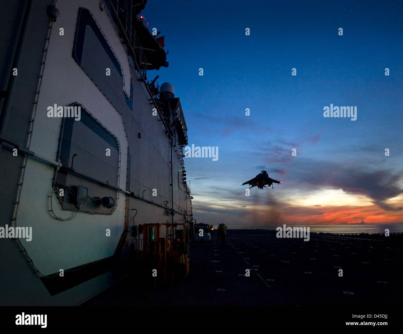 Un jet Harrier s'approche du poste de pilotage. Banque D'Images