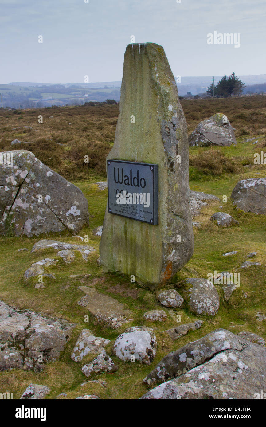 Waldo Williams, poète gallois et pacifiste, pierre commémorative sur le Preselau amenée (collines). Banque D'Images