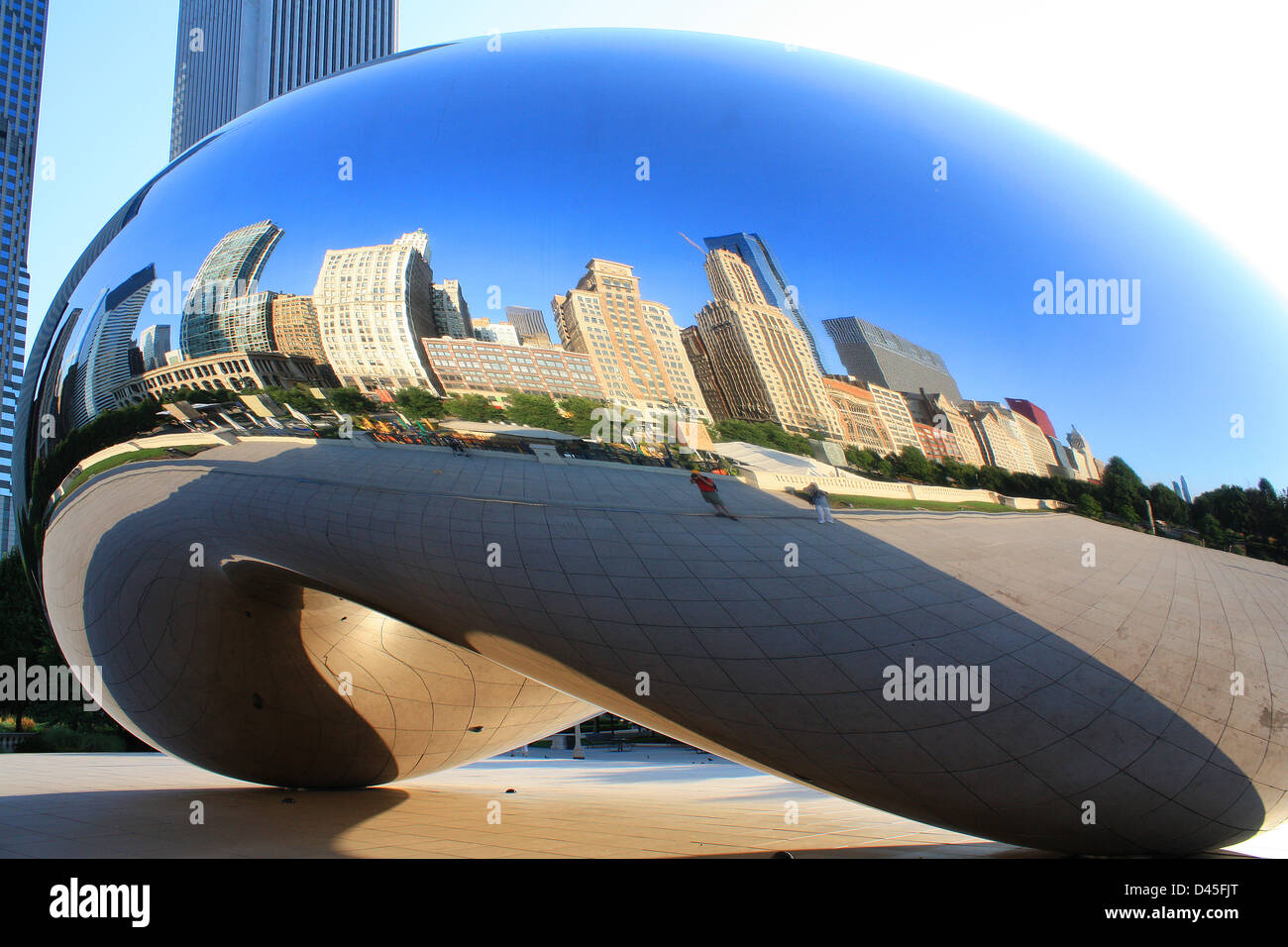 Cloud Gate, une sculpture publique est l'élément central de l'AT&T Plaza dans le Millennium Park, Chicago, Illinois, United States, USA Banque D'Images