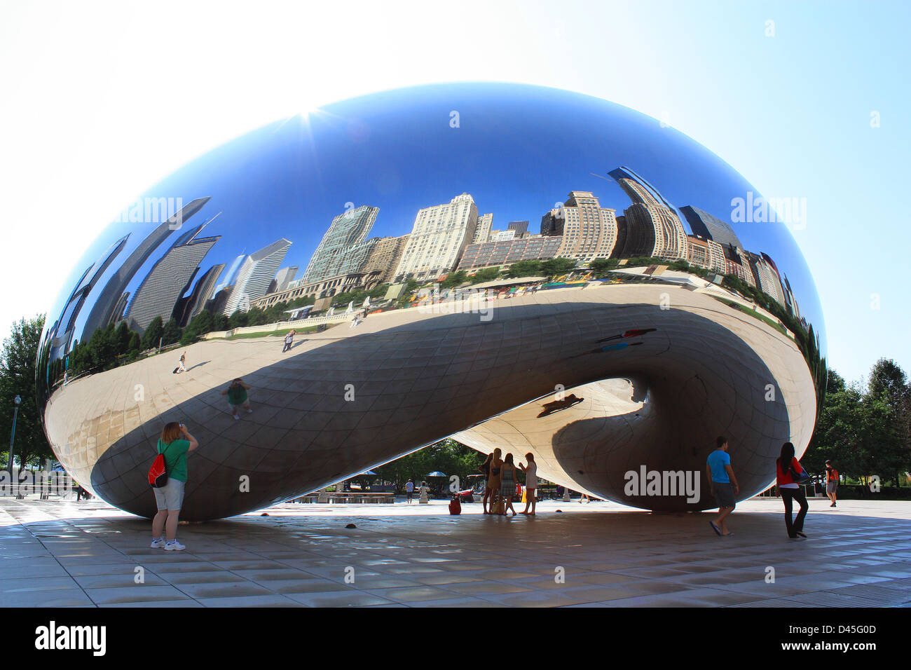 Cloud Gate, une sculpture publique est l'élément central de l'AT&T Plaza dans le Millennium Park, Chicago, Illinois, United States, USA Banque D'Images