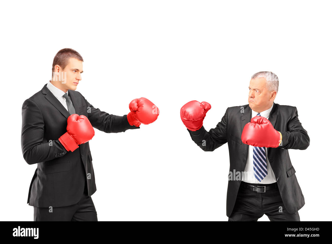 Angry Young boss et young businessman with red boxing gloves isolé sur fond blanc Banque D'Images