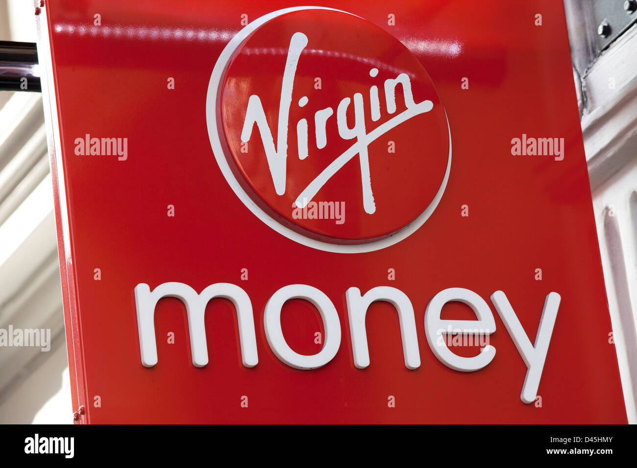 Inscrivez-vous à l'extérieur d'un magasin Virgin Money. Banque D'Images