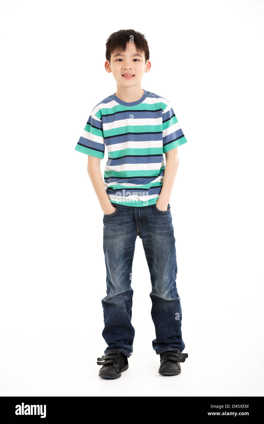 Longueur totale Studio Shot of Chinese Boy Banque D'Images
