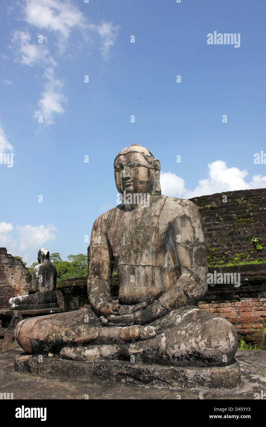 L'une des quatre statues de Bouddha, qui dépeignent le Dhyana mudra, Vatadage de Polonnaruwa, Sri Lanka Banque D'Images