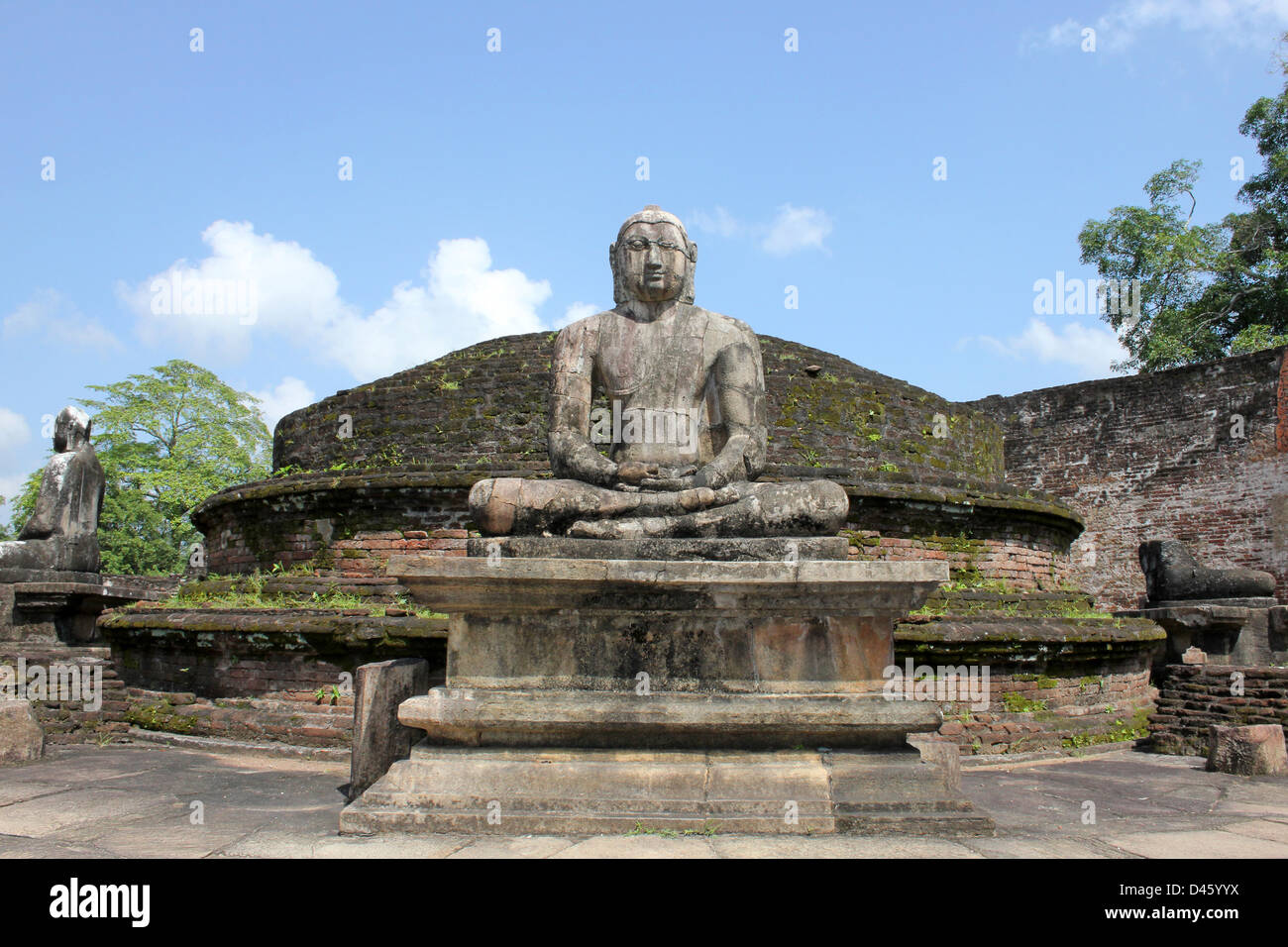 L'une des quatre statues de Bouddha, qui dépeignent le Dhyana mudra, Vatadage de Polonnaruwa, Sri Lanka Banque D'Images