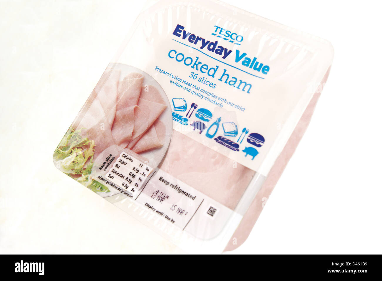 Un paquet de valeur quotidienne jambon cuit Tesco (préparée à l'aide de la viande qui est conforme aux strictes normes de qualité et de bien-être social) Banque D'Images