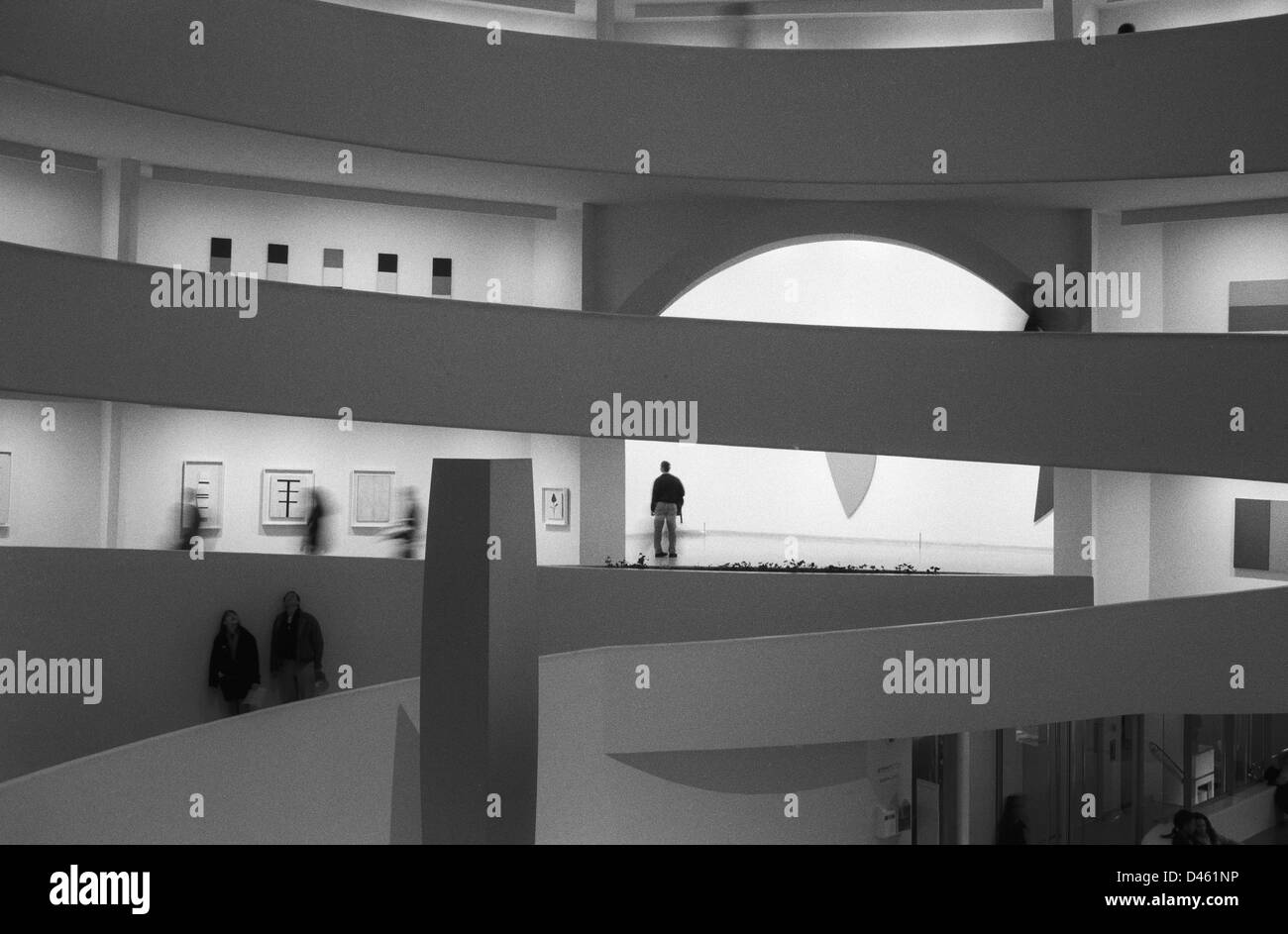 L'intérieur, Guggenheim Museum, New York, noir et blanc Banque D'Images