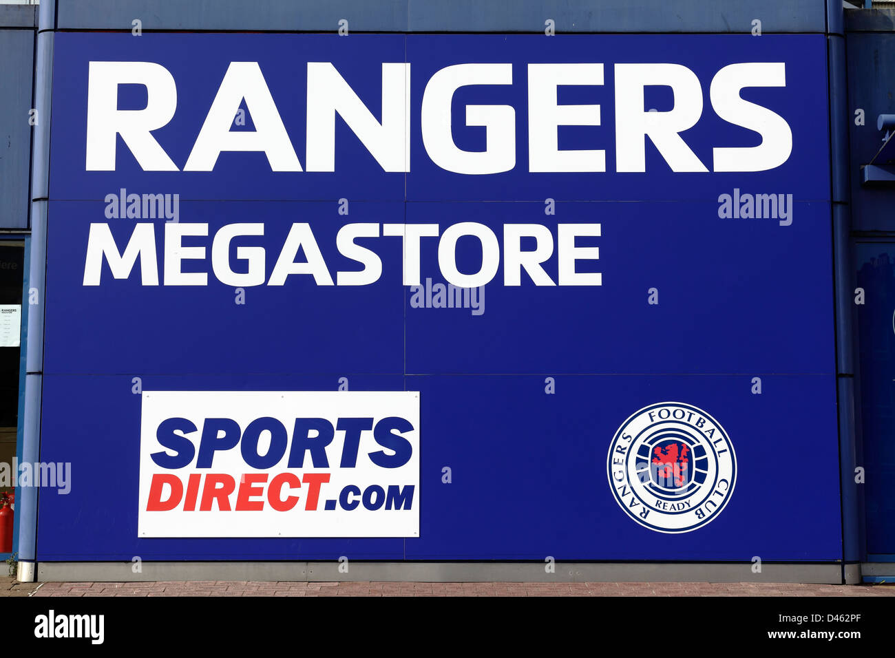 L'ancien panneau Sportsdirect Megastore au stade Ibrox à Glasgow, en Écosse, au Royaume-Uni Banque D'Images