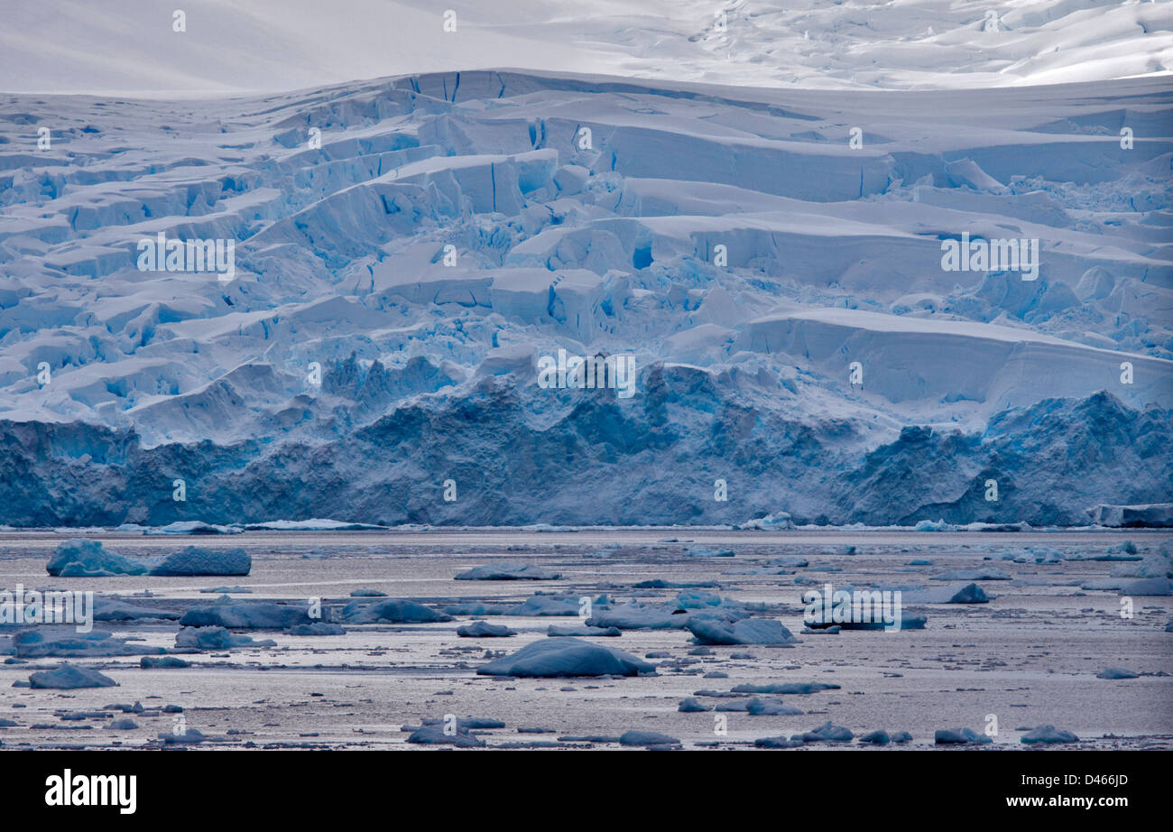 Glacier dans le détroit de Gerlache, Péninsule Antarctique Banque D'Images