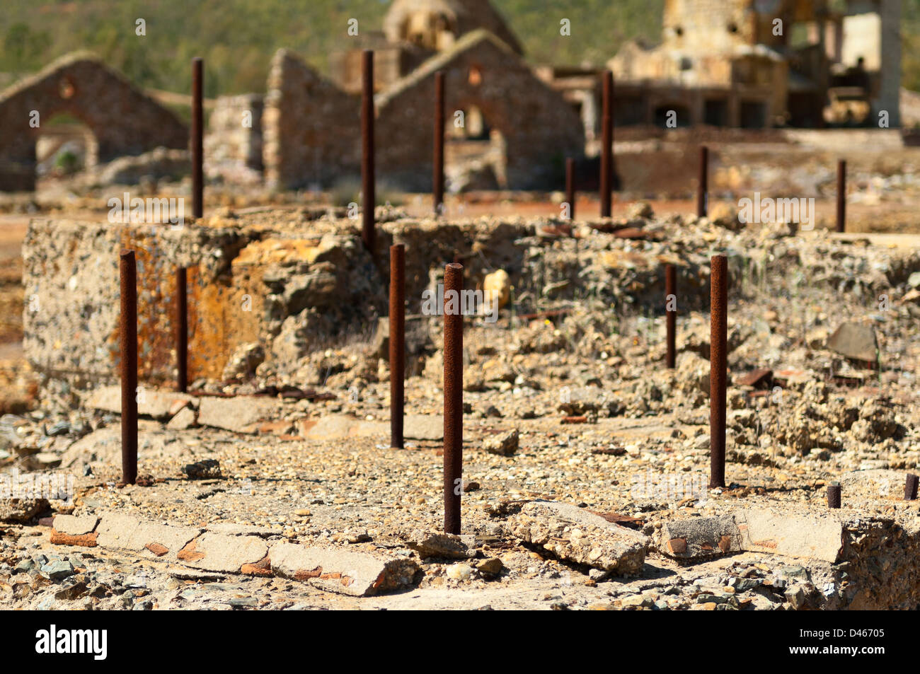 Les bâtiments endommagés à São Domingos Mine, une mine à ciel ouvert en Mertola, Alentejo, Portugal. Banque D'Images