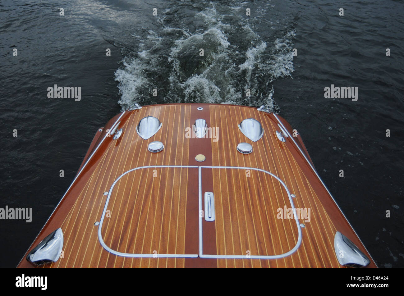 Riva bateau Vintage,Hartford Huntingdon,Angleterre,Août 2008. La poupe d'un bateau à moteur Riva vintage après une restauration complète. Banque D'Images