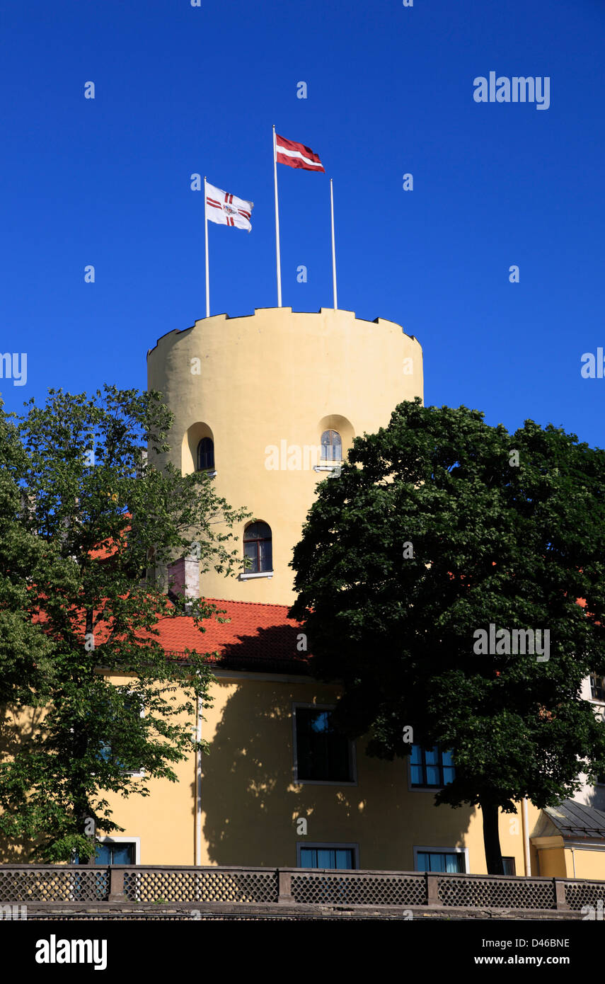 Vue de l'Daugava-Bridge au Château de Riga, Riga, Lettonie Banque D'Images