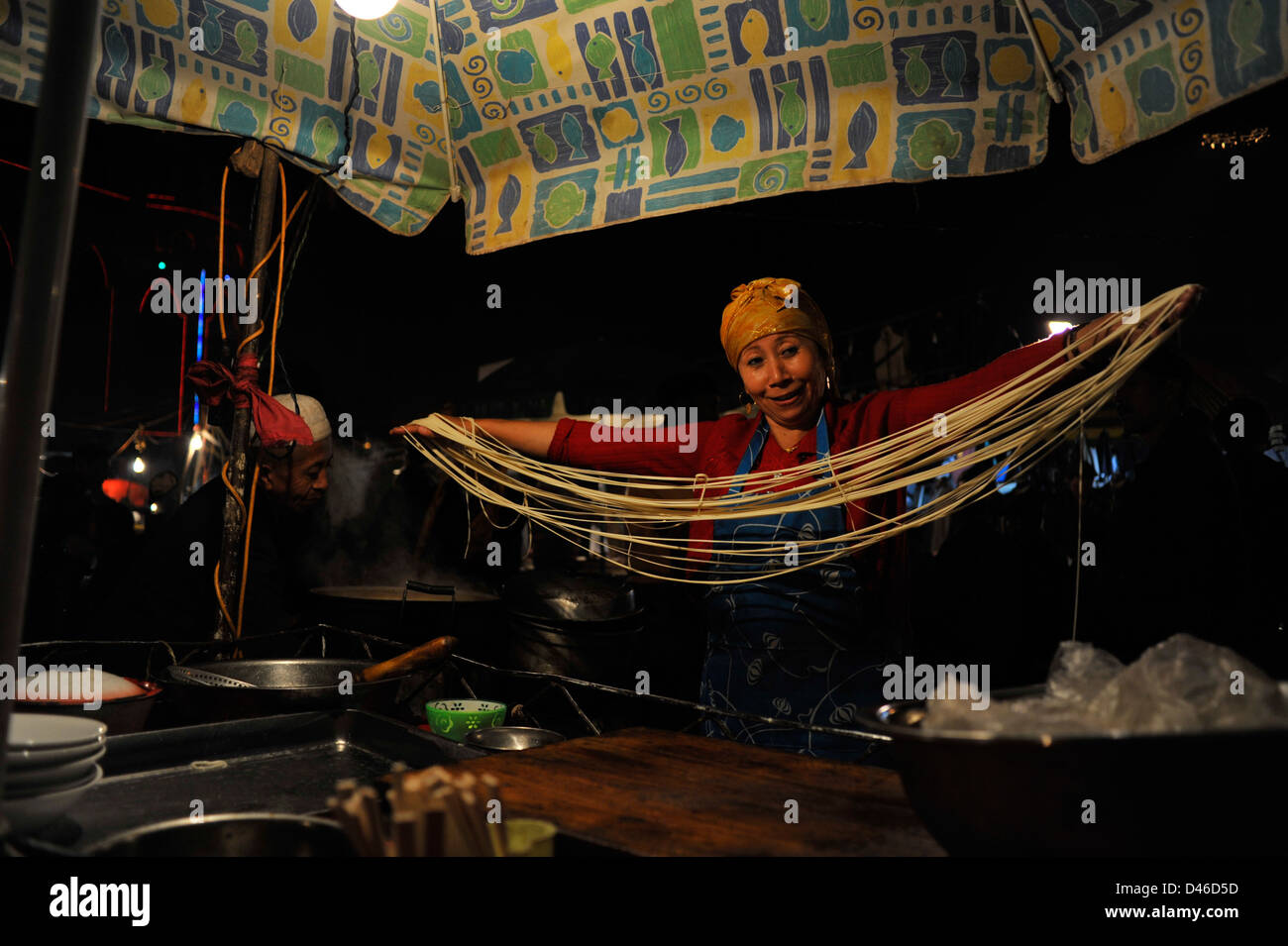 Marché de nuit de Kashgar,home made noodles pour 50 stylos,organiques réel nouilles faites à la main Banque D'Images