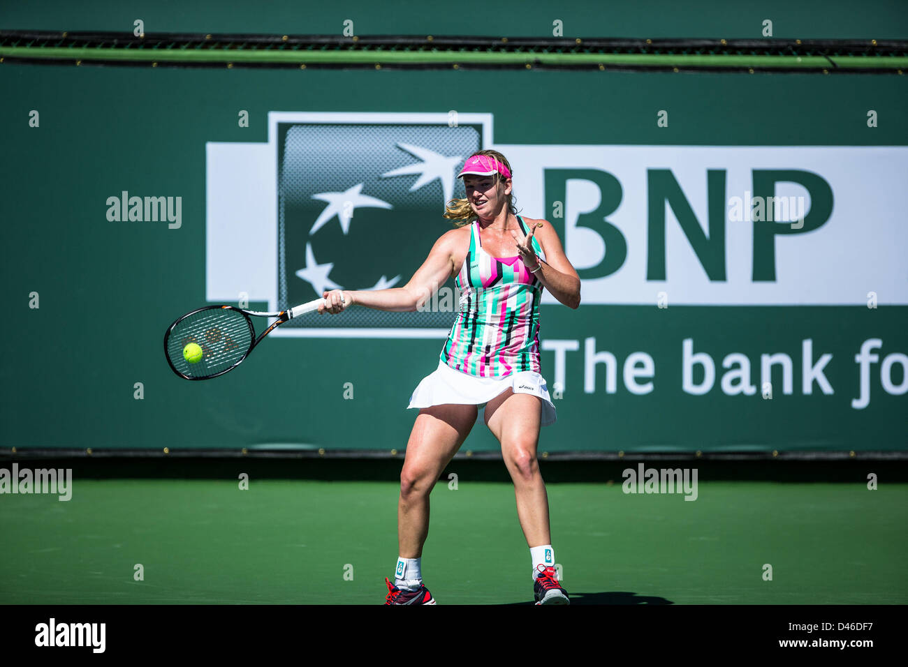 04.03.2013. Indian Wells, en Californie, USA. Coco Vandeweghe (USA) jouer contre Nastassja Burnett (ITA) au cours de la 1ère série de tours de qualification au BNP Paribas Open tenu à l'Indian Wells Tennis Garden à Indian Wells, CA. Banque D'Images