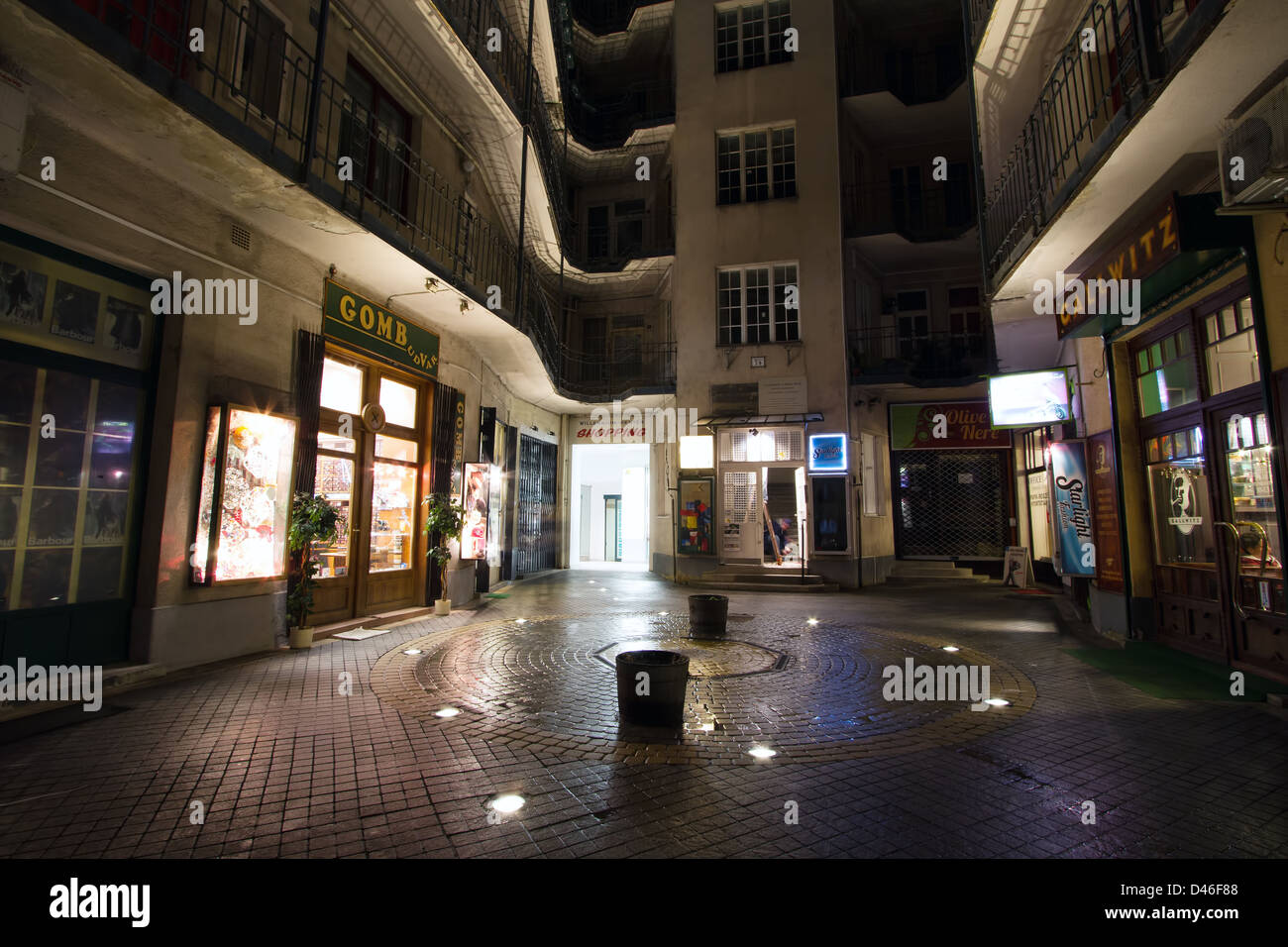 Les bâtiments du centre-ville de Budapest en Hongrie le soir Banque D'Images