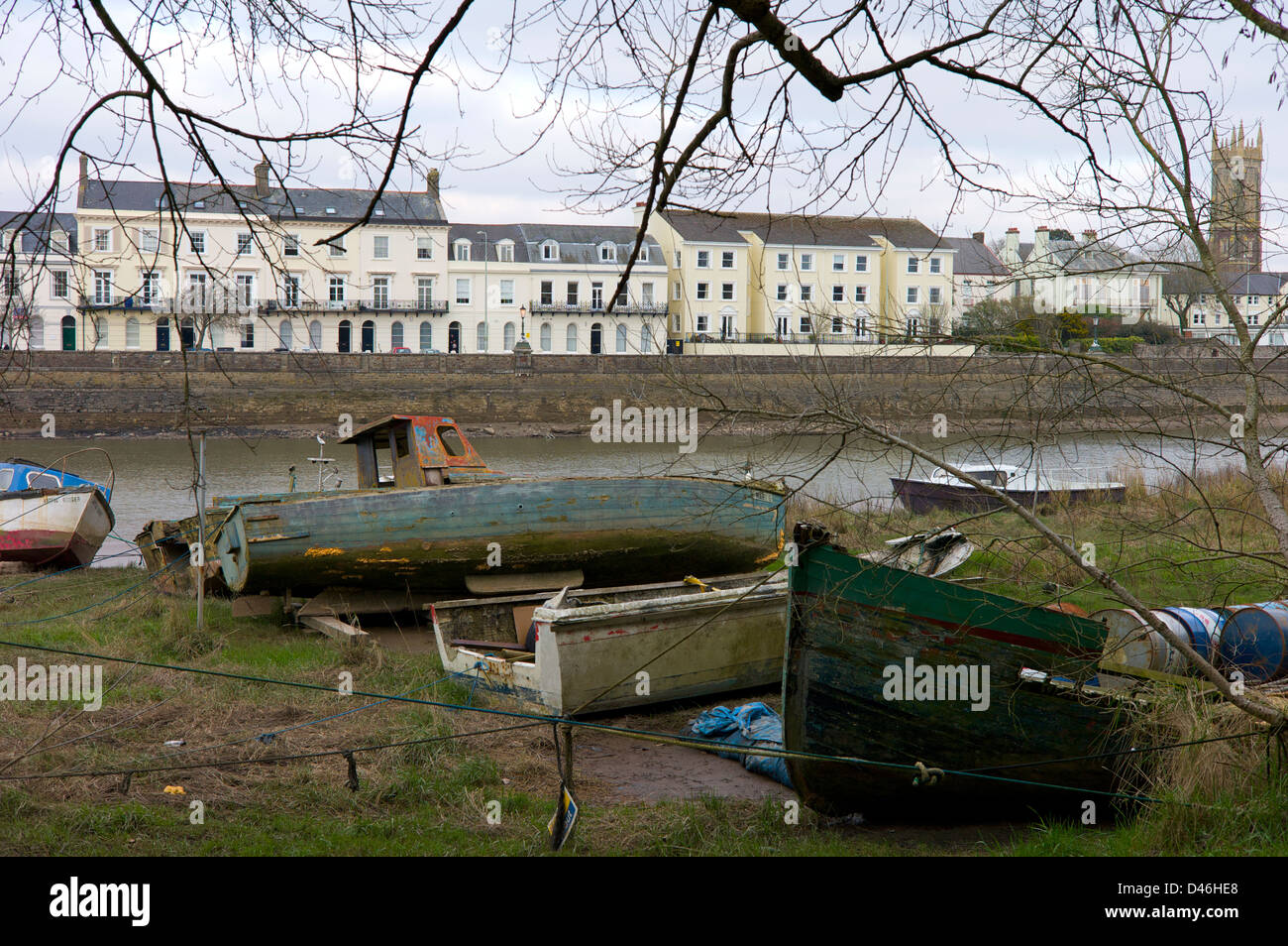 Vieux bateaux par la rivière Taw à Barnstaple, Devon, UK Banque D'Images