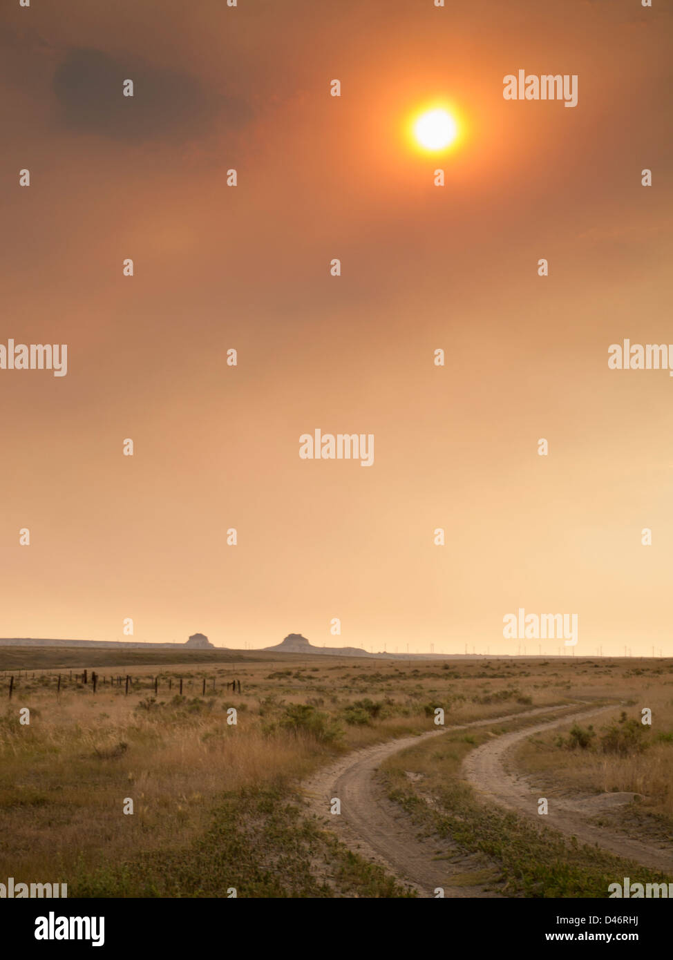 Au coucher du soleil spectaculaire Pawnee National Grassland dans Weld County, du nord-est du Colorado. Banque D'Images