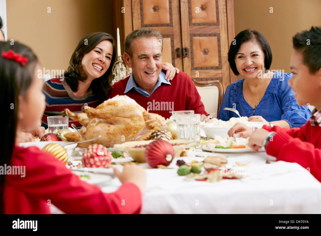 Multi Generation Family Celebrating avec repas de Noël Banque D'Images