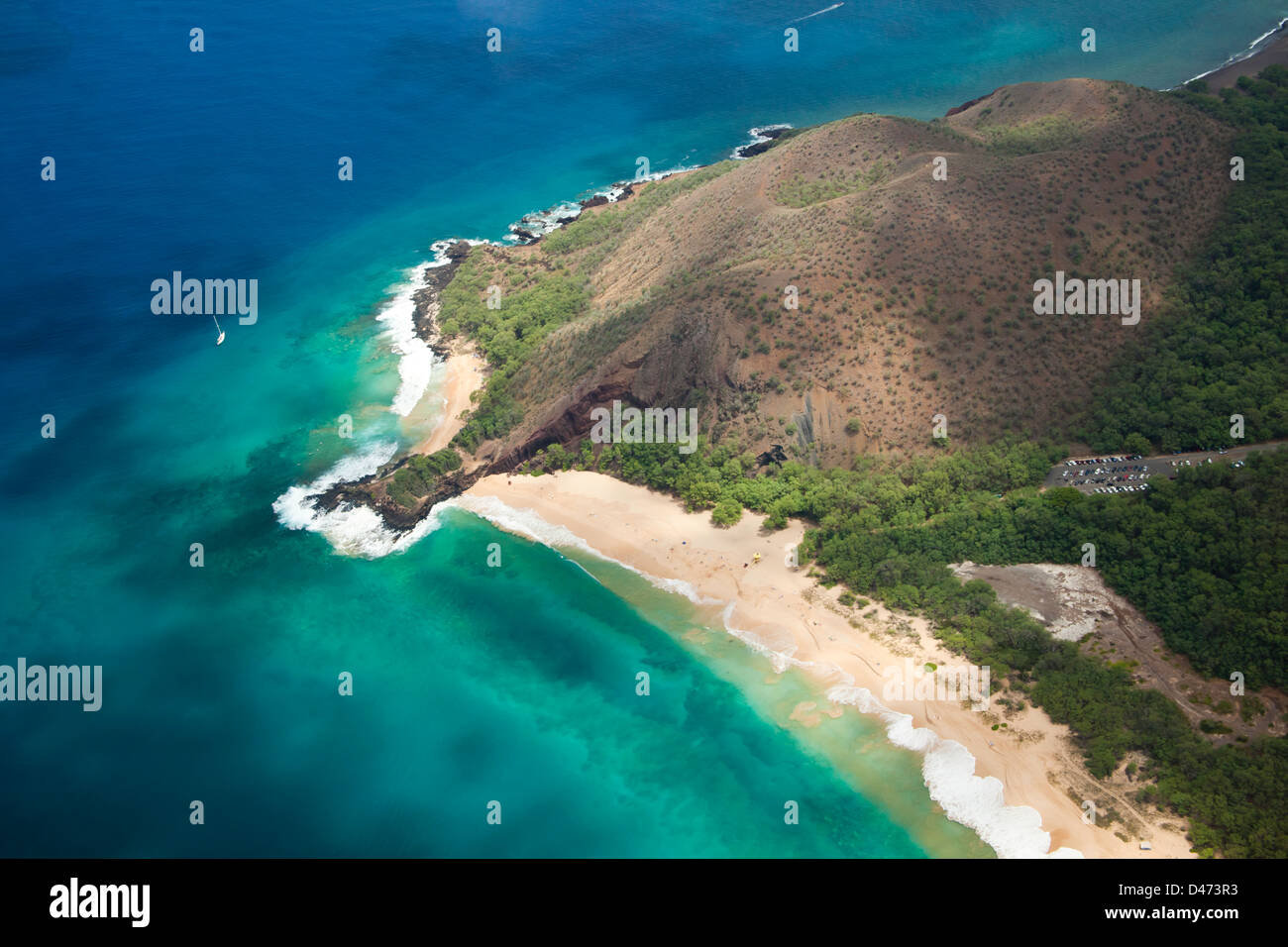 Image aérienne de grande plage, petite plage et Pu'u O'lai, également connu sous le nom de Oneloa ou Makena Beach, Maui, Hawaii. Banque D'Images