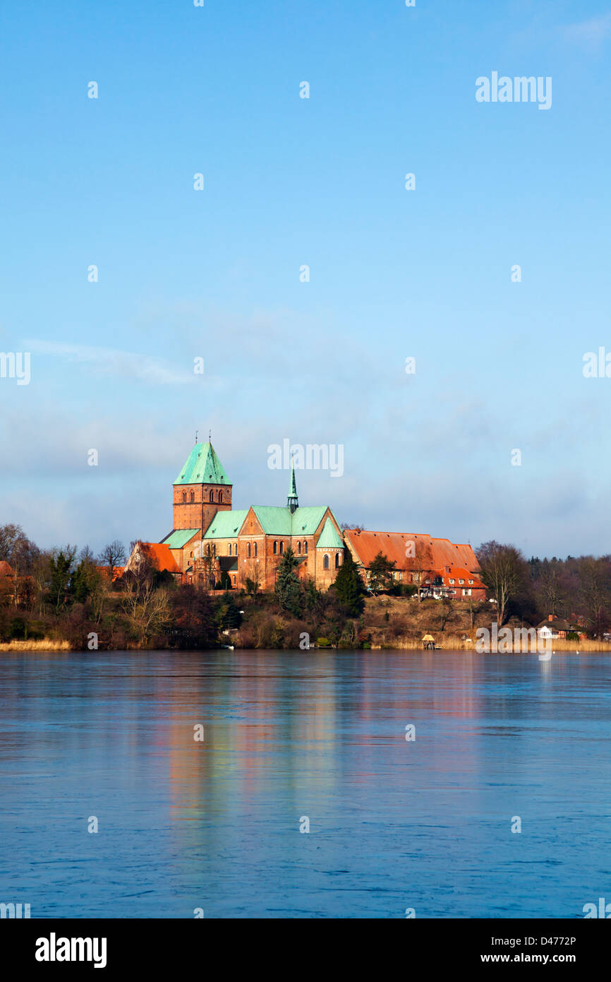 Cathédrale de Mölln sur le lac Domsee Banque D'Images