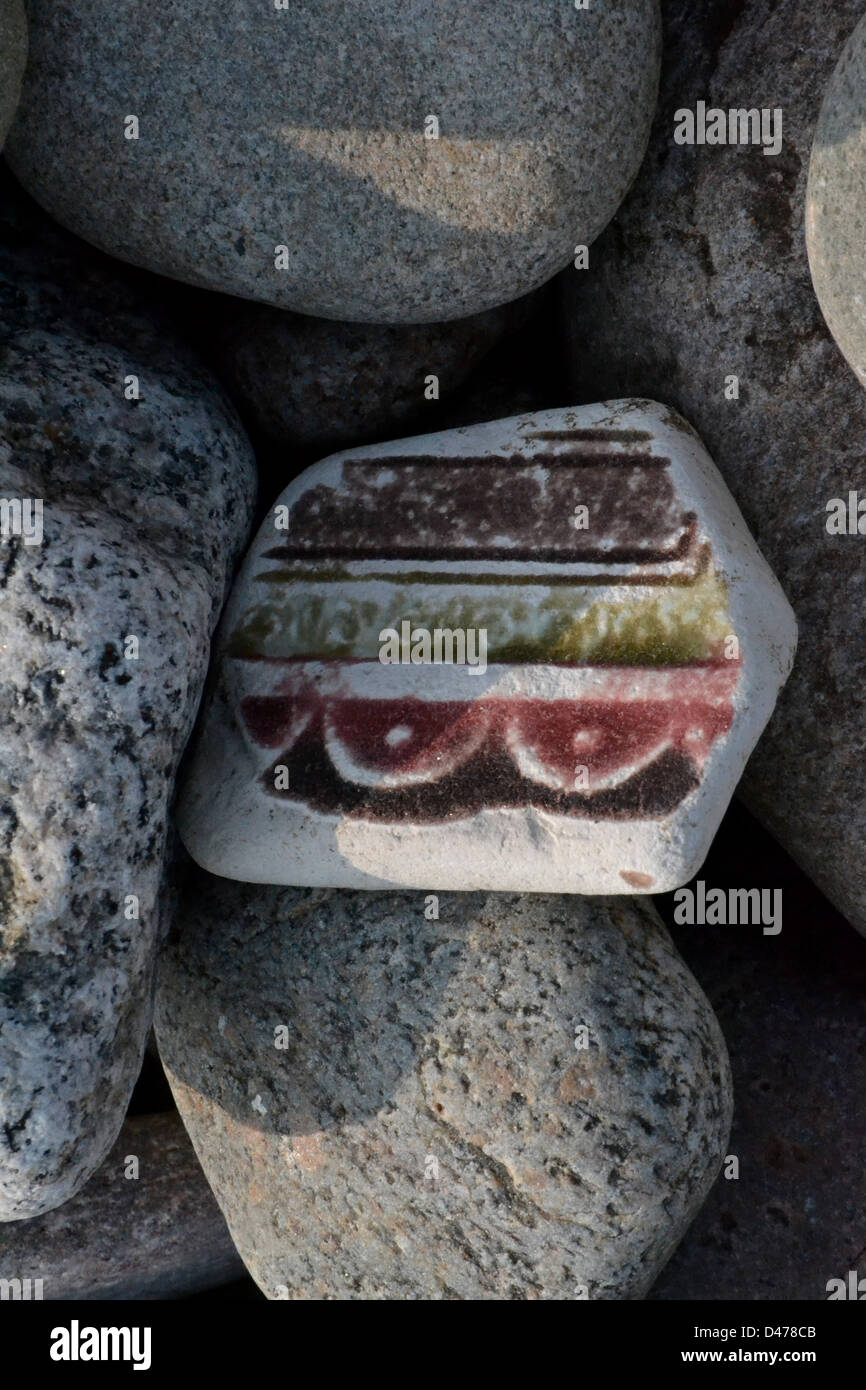 Il s'agit d'une image d'un petit morceau de poterie trouvés sur la plage d''Aberdeen. Banque D'Images