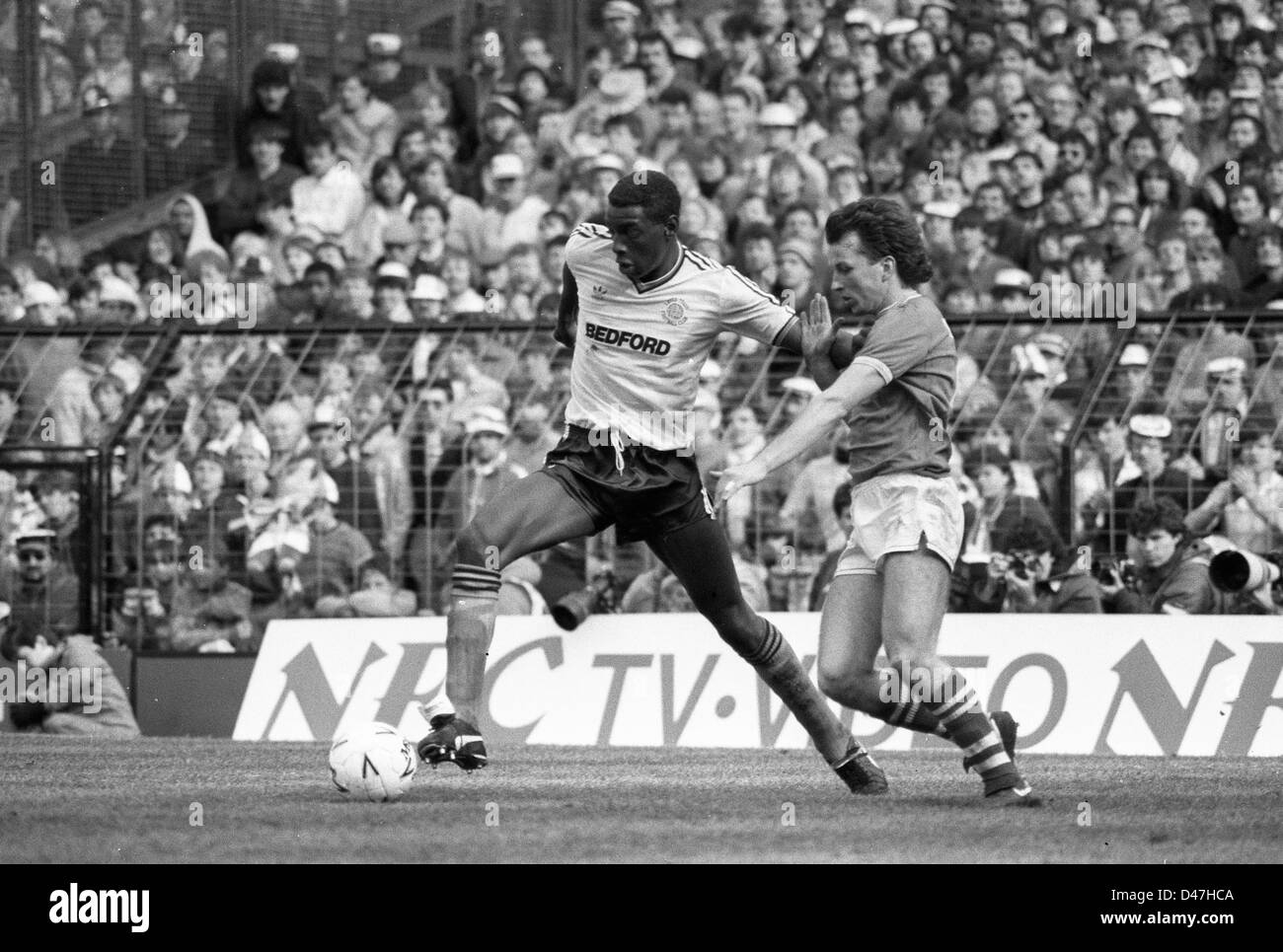 Everton V Luton Town FA Cup semi finale à Villa Park 13/4/85 Thomas Mitchell et Trevor Steven Banque D'Images