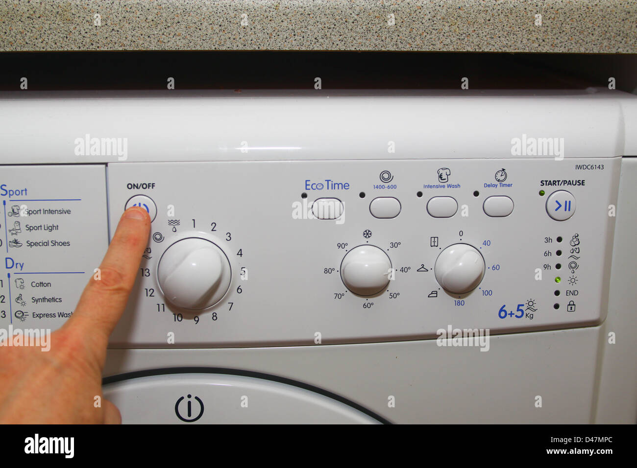 Panneau de commande de machine à laver automatique Banque D'Images