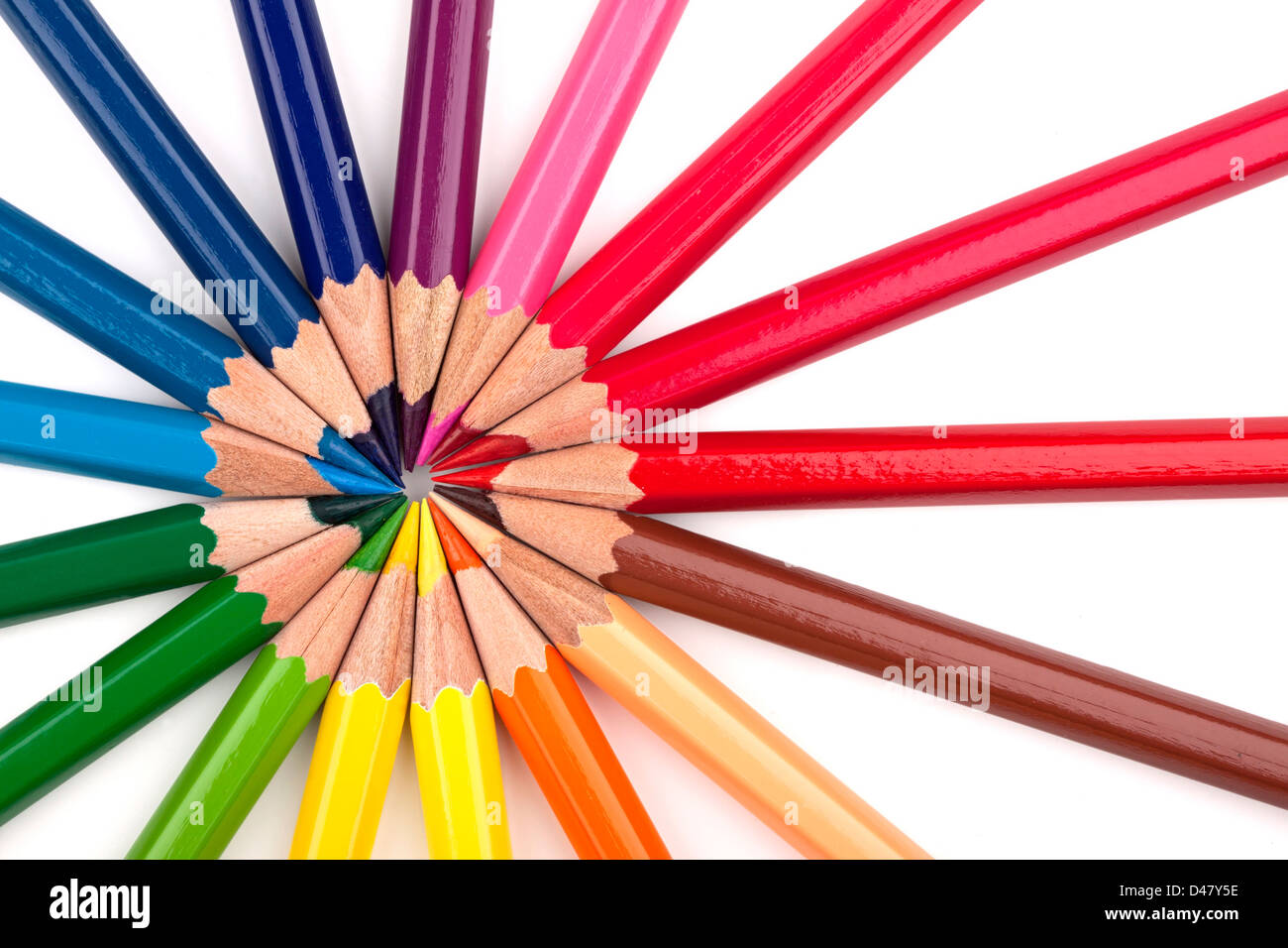 Crayons de couleur différente dans une formation. Banque D'Images