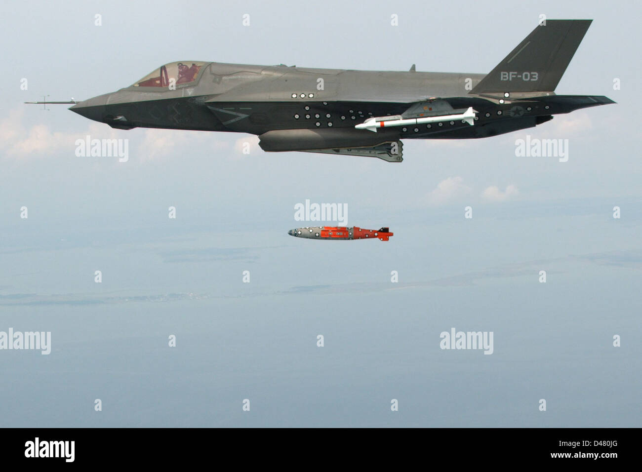 F-35B procède à sa première version. armes aériennes Banque D'Images