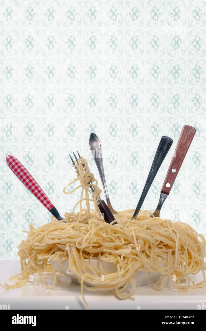 Une assiette pleine de spaghetti à five forks Banque D'Images