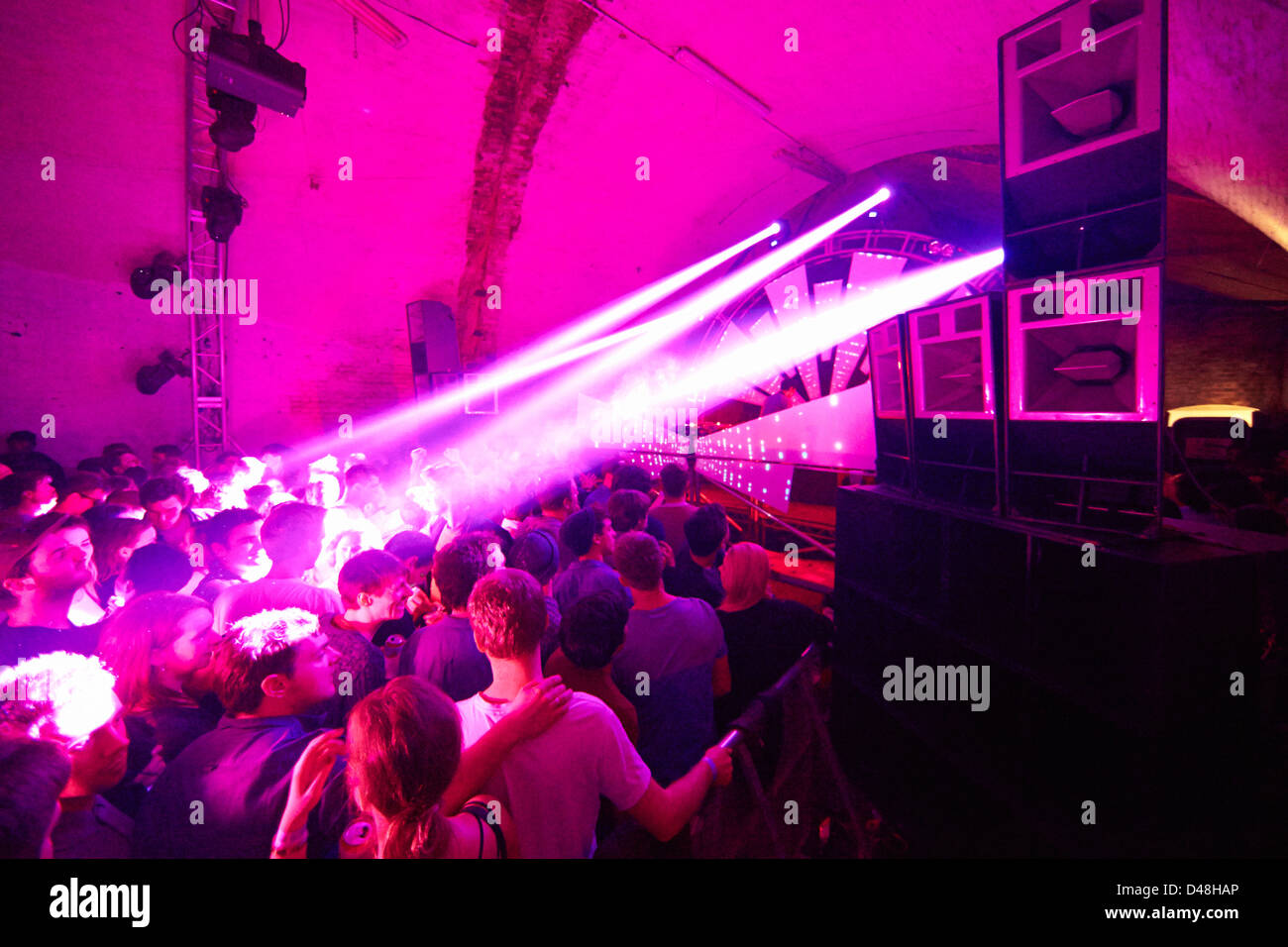Rave party club discothèque warehouse acid house Banque D'Images