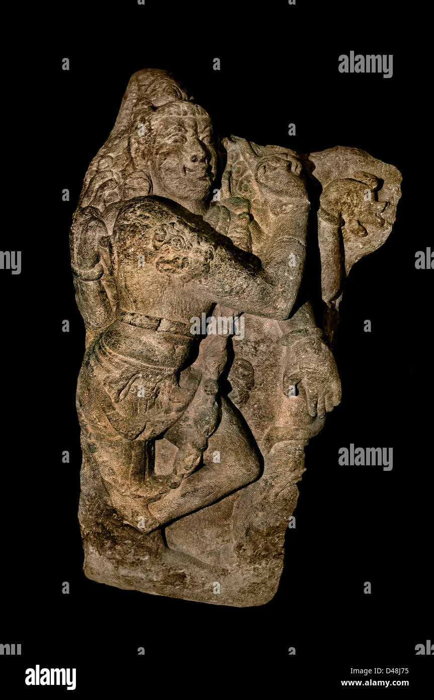 Vishnukundina ou Chalukya orientale datant du vie siècle après JC sculpture en pierre d'un Dvarapalaka (guerrier gardien de porte) Vijayawada, Andhra Prades Inde Banque D'Images