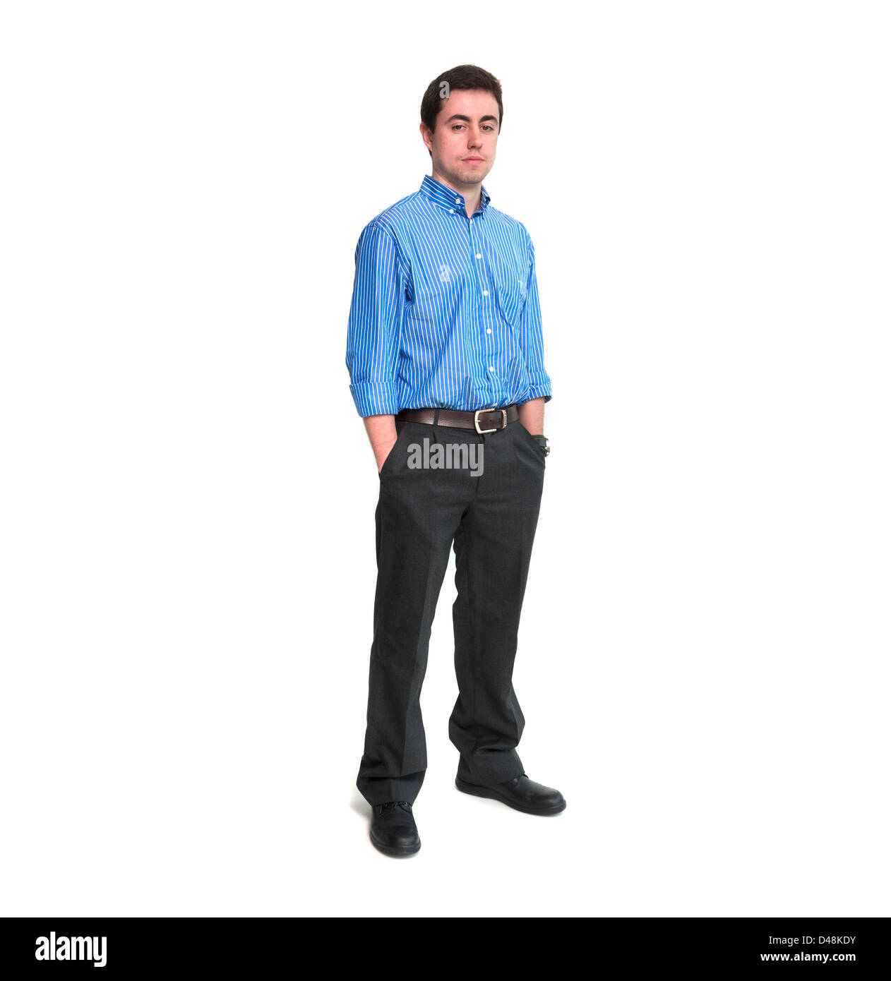 Full Length portrait of young man with hands in pockets isolé sur fond blanc Banque D'Images